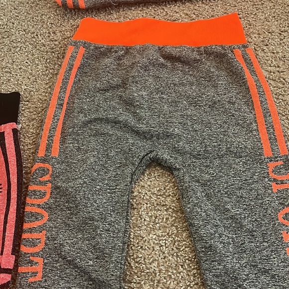2 pairs of leggings with matching racer back tank - Picture 3 of 8